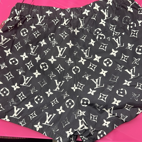 Louis Vuitton women’s shorts - Picture 5 of 5